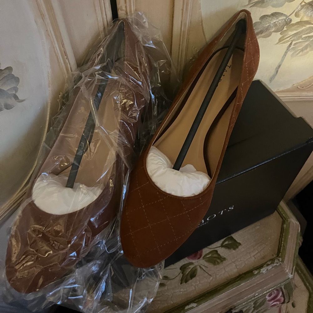 Gorgeous Talbots heels size 9. Brand new in Box.